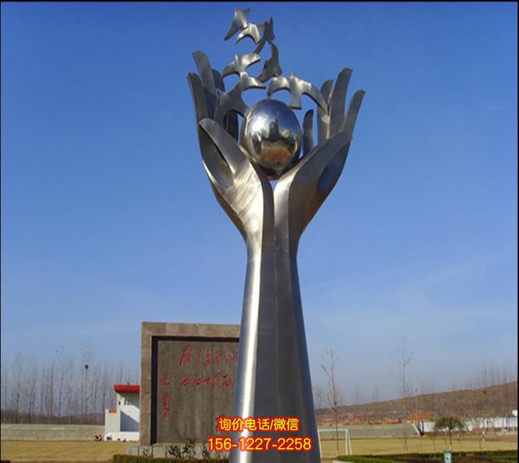 不銹鋼鴿子雕塑，點(diǎn)綴美麗的廣場(chǎng)