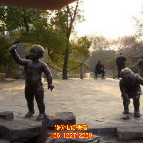 玻璃鋼人物雕塑，為廣場增添靈動之美