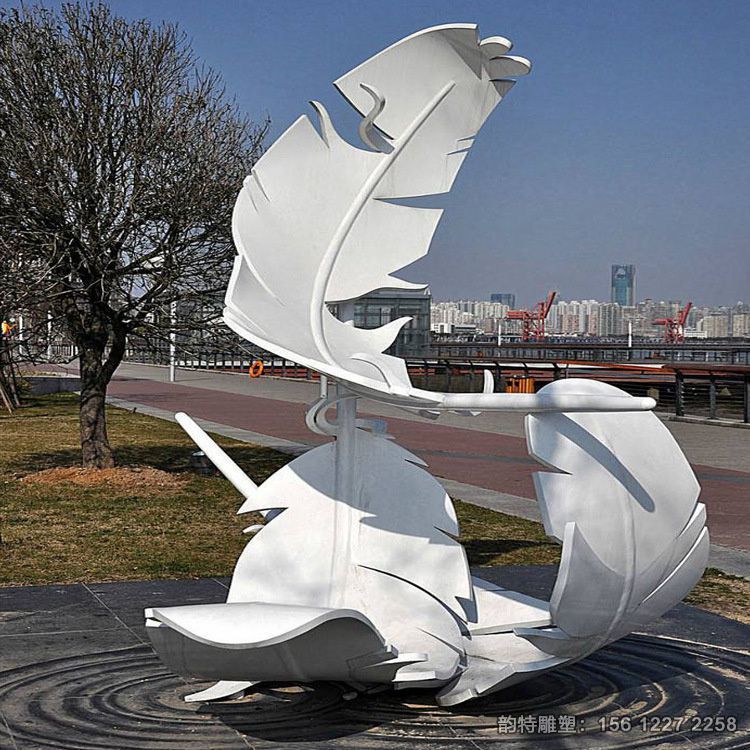 不銹鋼羽毛雕塑 寓意著自由、輕盈、高尚