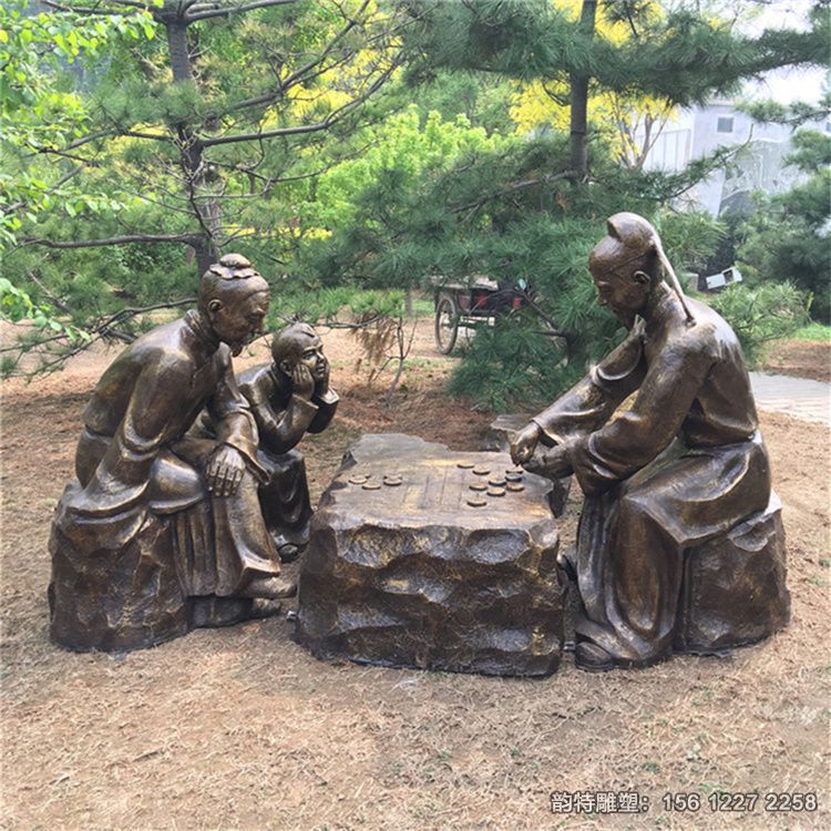 古人下象棋雕塑造型，玻璃鋼下象棋人物雕塑設(shè)計(jì)