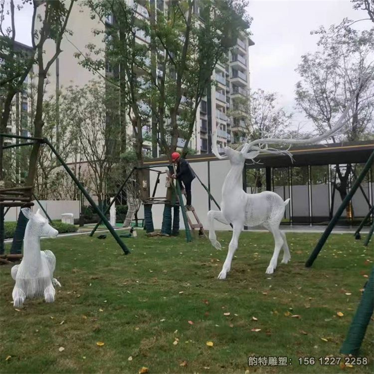 鋼絲鏤空鹿雕塑 不銹鋼發(fā)光鹿雕塑