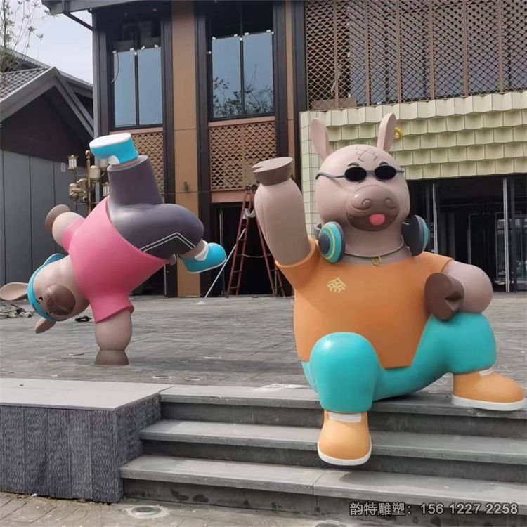 大型玻璃鋼卡通雕塑 豐富的色彩可愛的造型把人瞬間萌化了